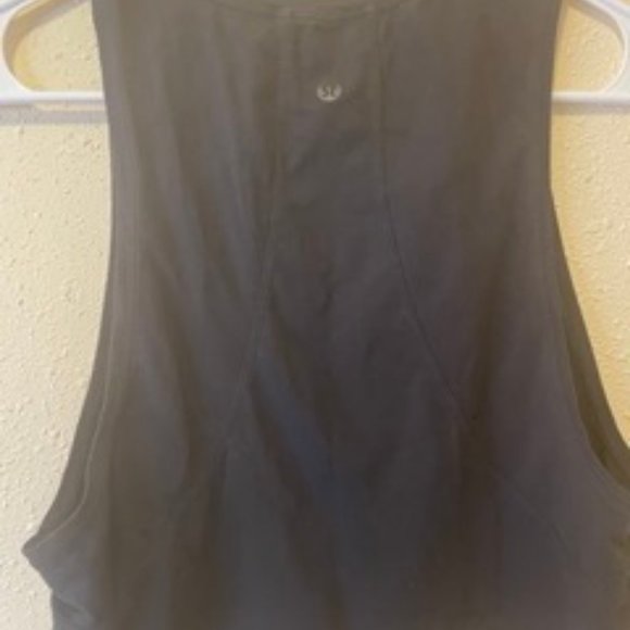 Lululemon cropped workout tank - Picture 3 of 3
